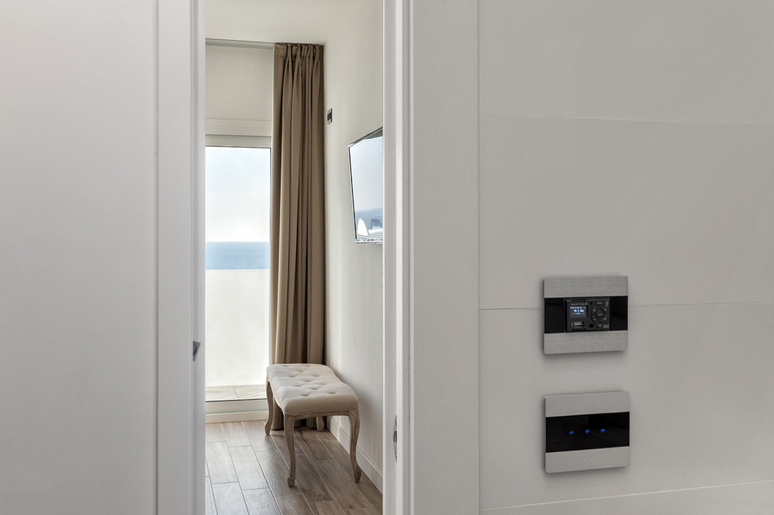 Interruttore Touch Ave con design in alluminio per hotel