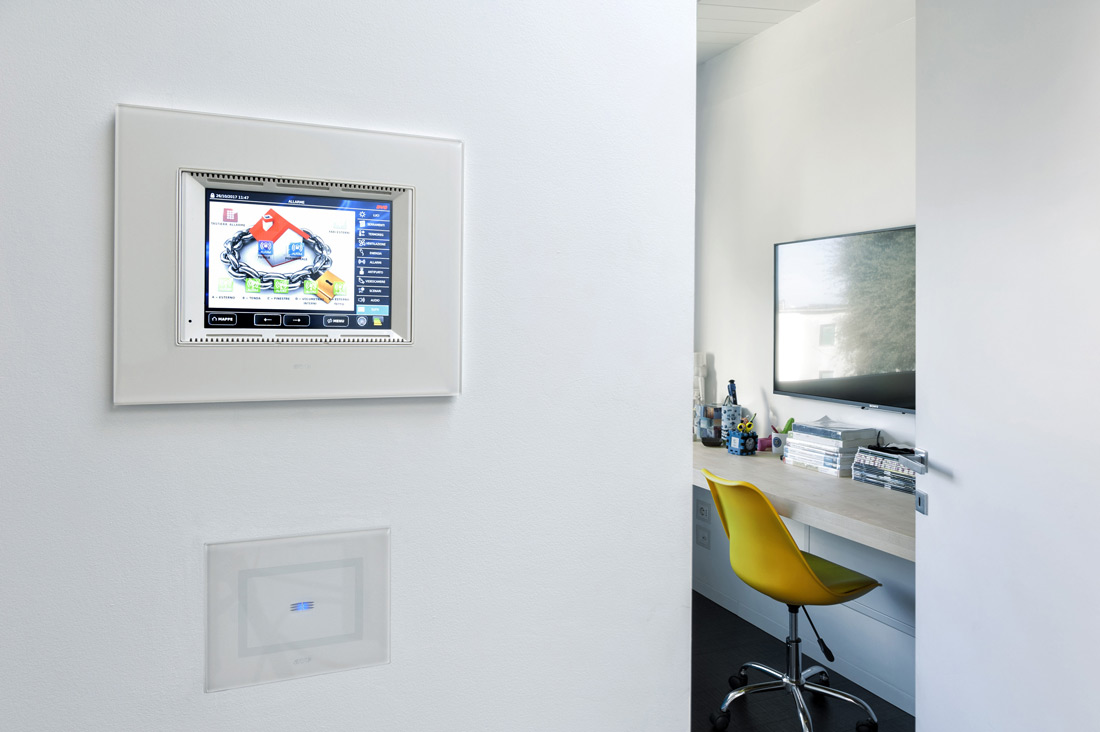 Touch Screen for Smart Home - AVE automation