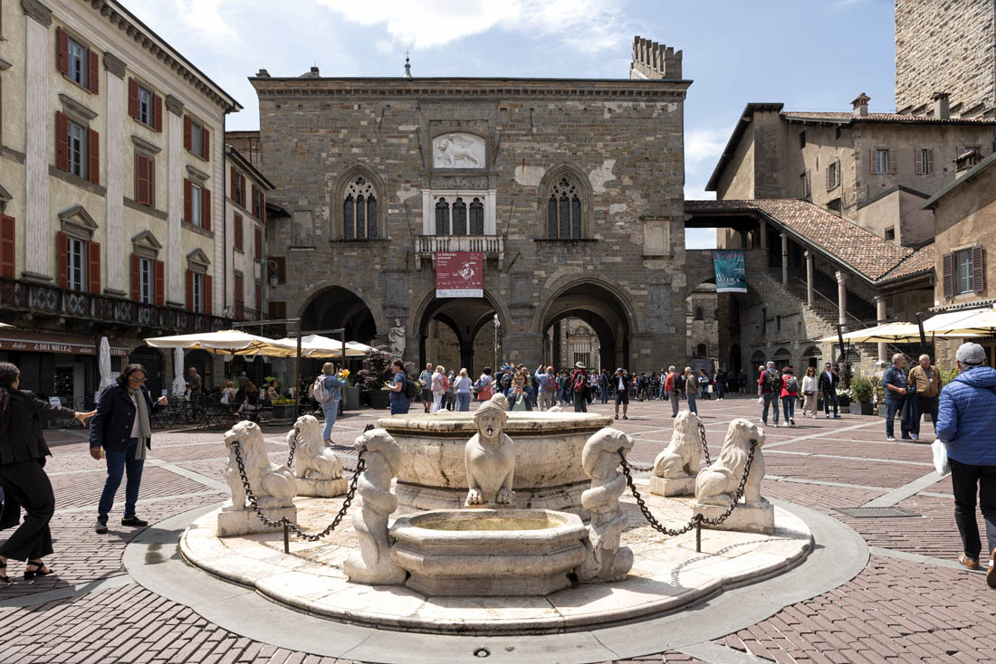 Mostra Le Fabbriche Pensanti - Storie di Compassi d'Oro a Bergamo